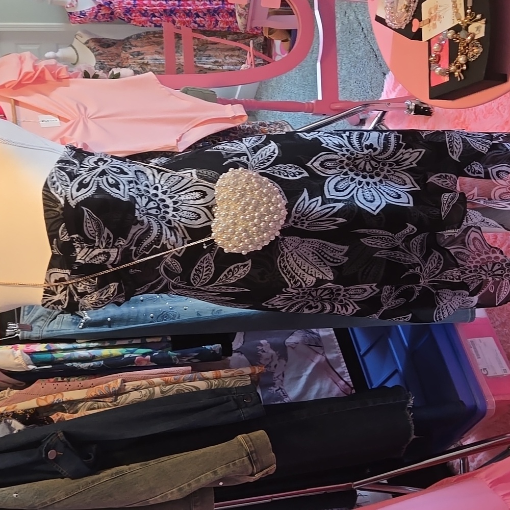White House Black Market Elegant Black and White Floral Print Dress. - Picture 12 of 15